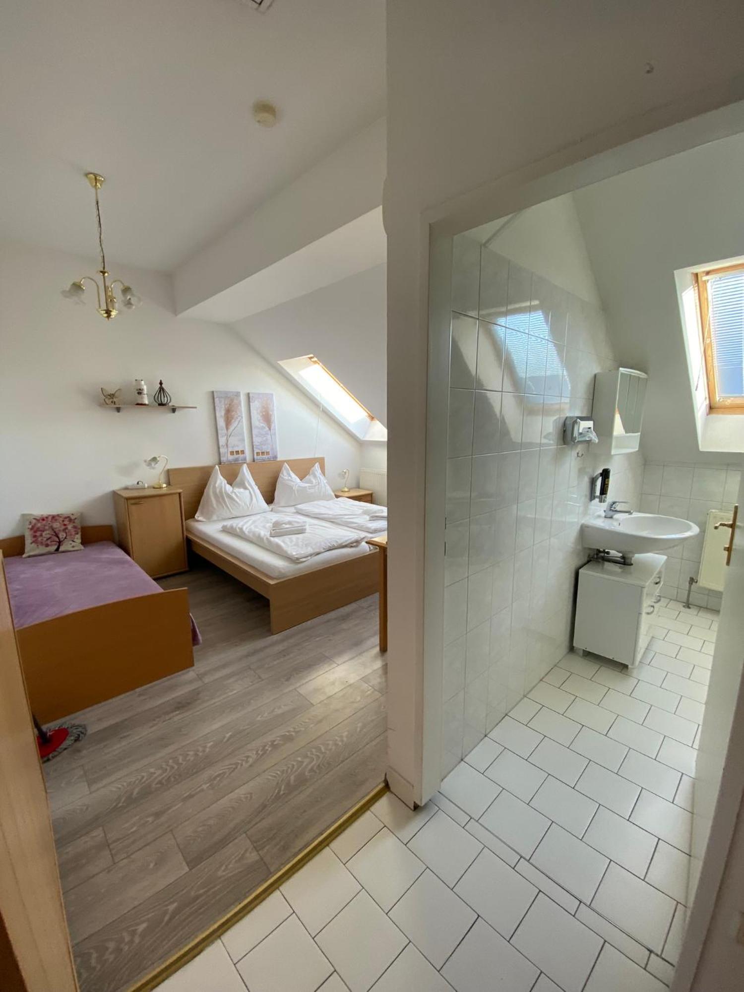Pension Lizzi Vienna Exterior photo